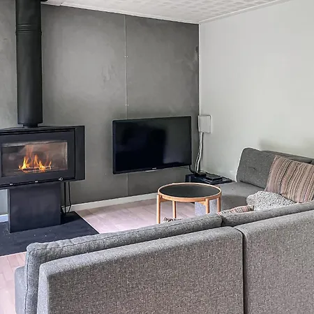 2 Bedroom Cozy In